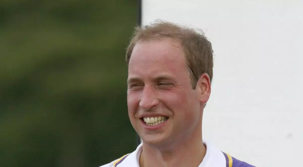 Toată lumea ÎL AŞTEAPTĂ cu SUFLETUL LA GURĂ, numai tatăl lui SE RELAXEAZĂ! Cum îşi petrece prinţul William timpul până la venirea pe lume a primului său copil! FOTO