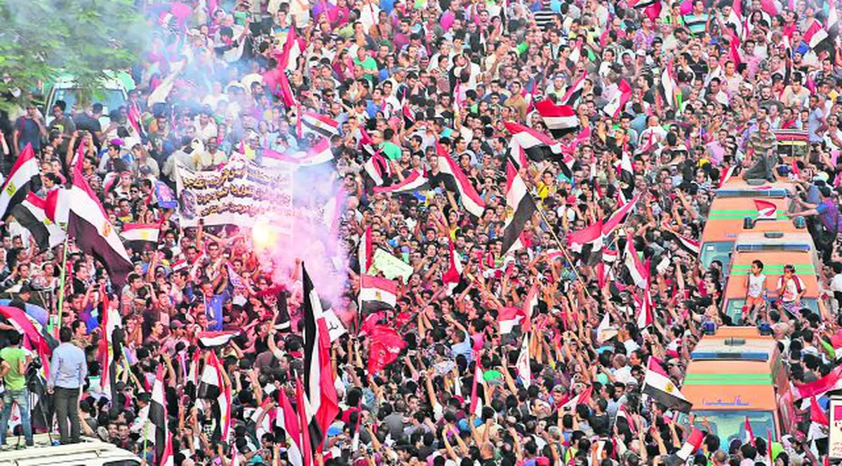 Preşedintele egiptean, arestat de propria armată