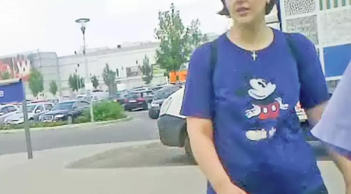 Bagă spaima în corupţi, dar e fan Mickey Mouse! Laura Codruţa Kovesi, şefa DNA, în ţinută sport la cumpărături