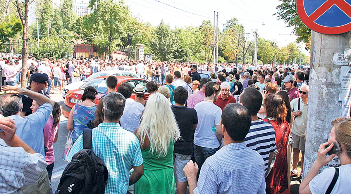 «Măcel» la Medicină! Absolvenţii de liceu care doresc să devină medici au susţinut ieri examenul de admitere la UMF Carol Davila