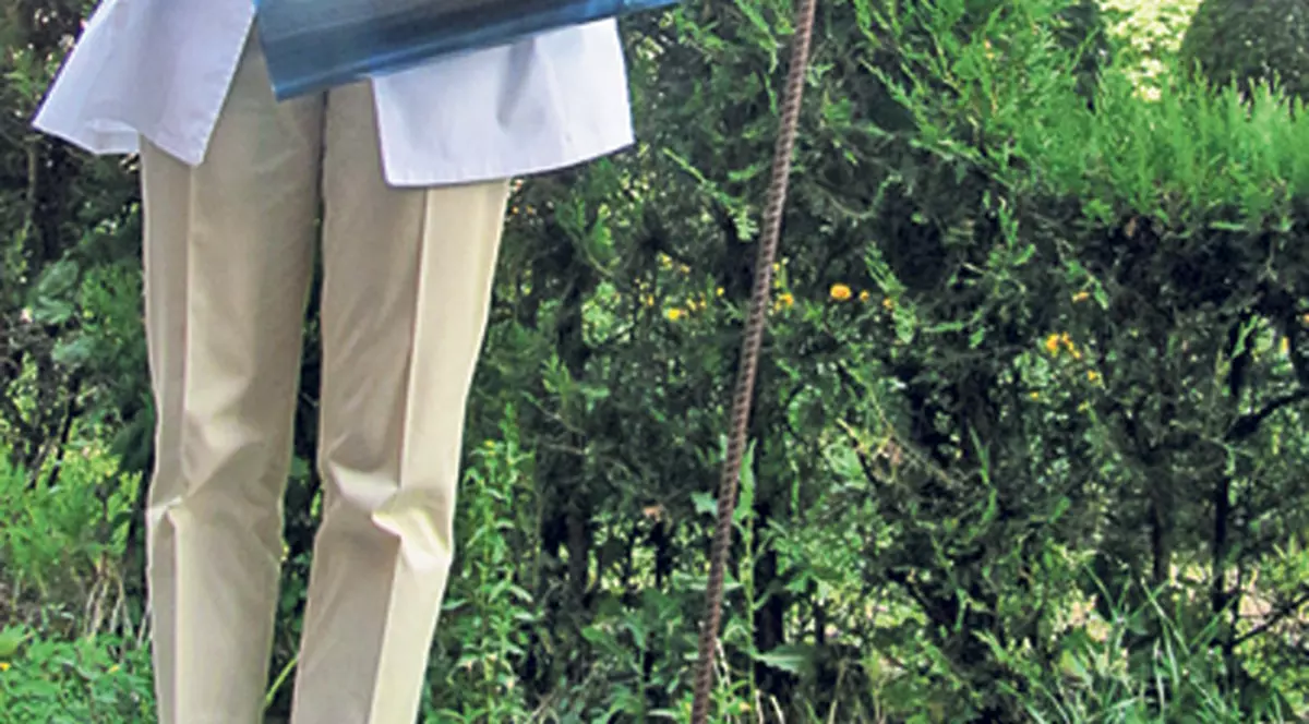 Incredibil! Trăieşte după ce a fost străpuns de un fier!