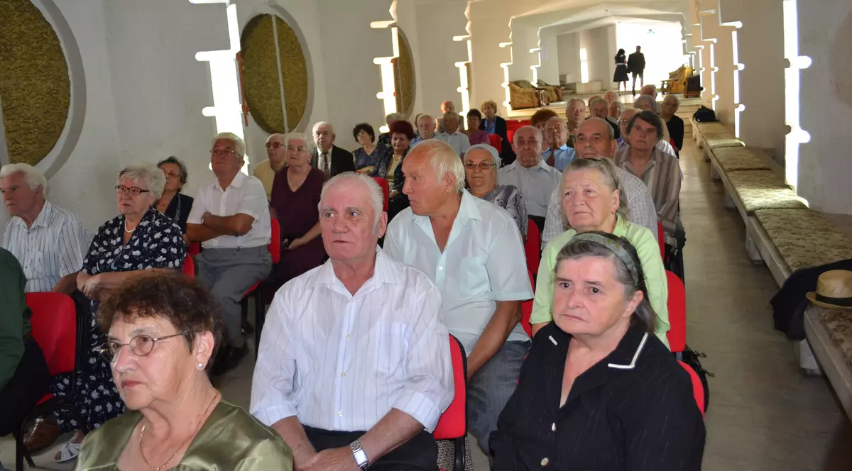 Gest remarcabil al unui politician de top! Mâna dreaptă a lui Ponta a premiat cuplurile româno maghiare la 50 de căsătorie!