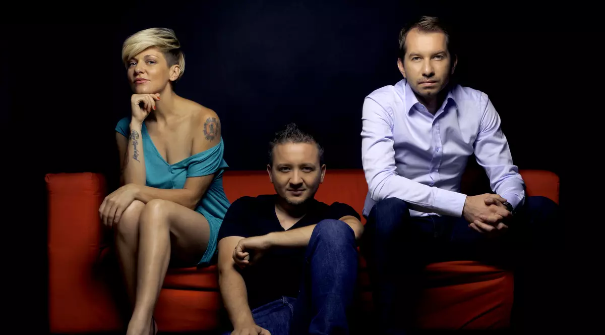 Hi-Q sărbătoreşte 17 ani prin muncă!