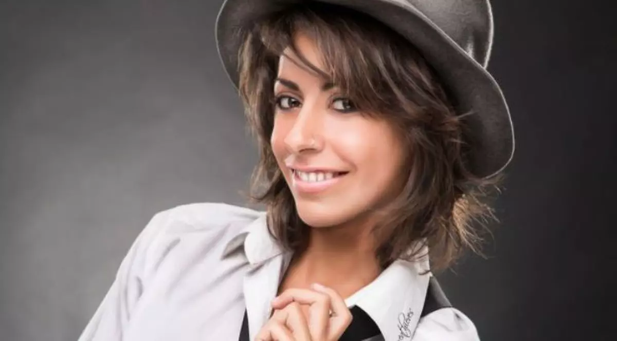 Nepoata lui Carlos Santana lucrează pentru TVR2