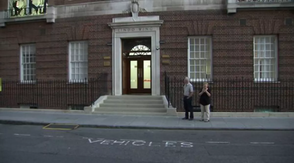 IMAGINI LIVE DE LA SPITALUL UNDE NAŞTE DUCESA DE CAMBRIDGE