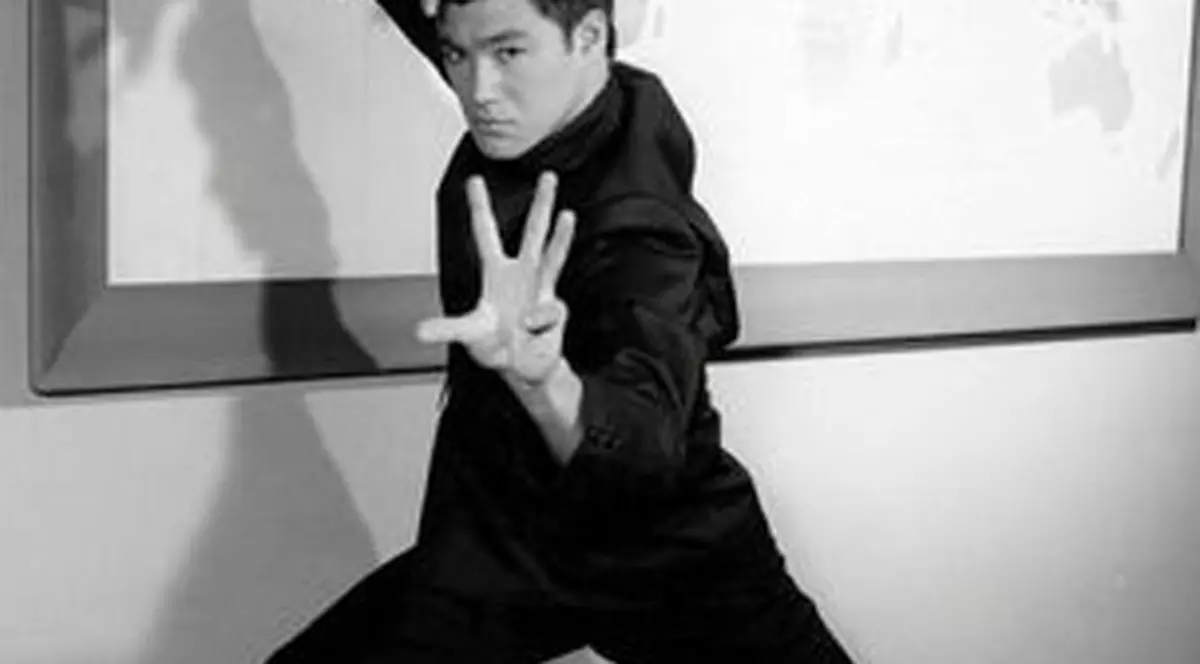 40 de ani de la moartea lui Bruce Lee! Cine a fost mai bun, Bruce Lee sau Chuck Norris?