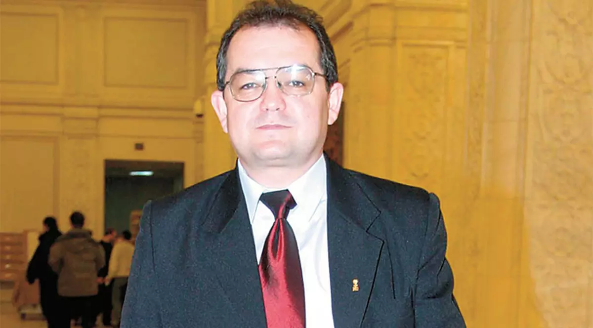 Emil Boc, despre vizita lui Ponta în China: „Pentru shopping putea merge privat, cu Turkish Airlines”