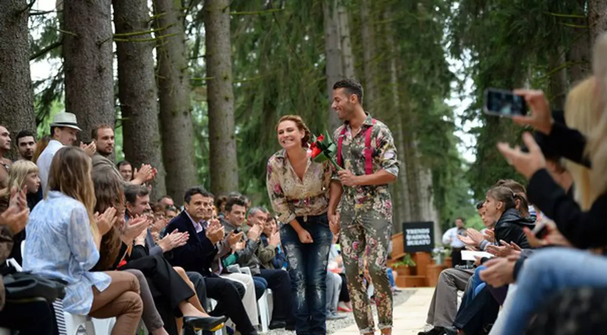 Adina Buzatu, surprize-surprize pe scena Feeric Fashion Days. I s-a rupt un cercel