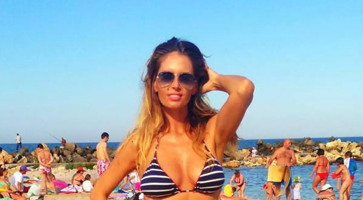Andreea Bănică A ÎNCINS PLAJA cu formele ei! Uite cum s-a fotografiat
