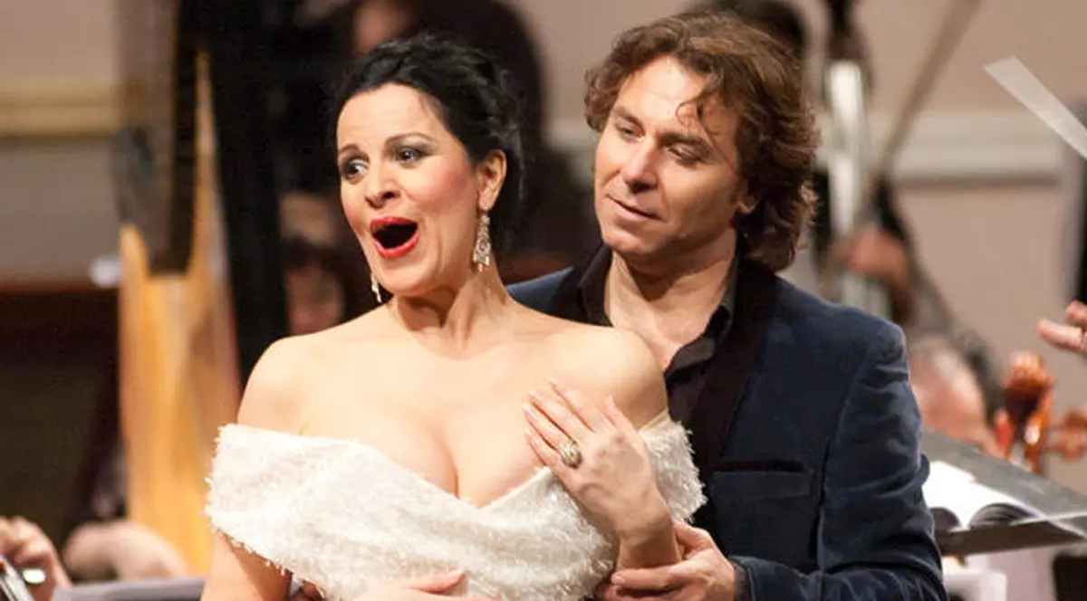 ŞOC ÎN LUMEA OPEREI! Angela Gheorghiu, VICTIMA VIOLENŢEI DOMESTICE: "Roberto Alagna M-A LOVIT de faţă cu familia sa"