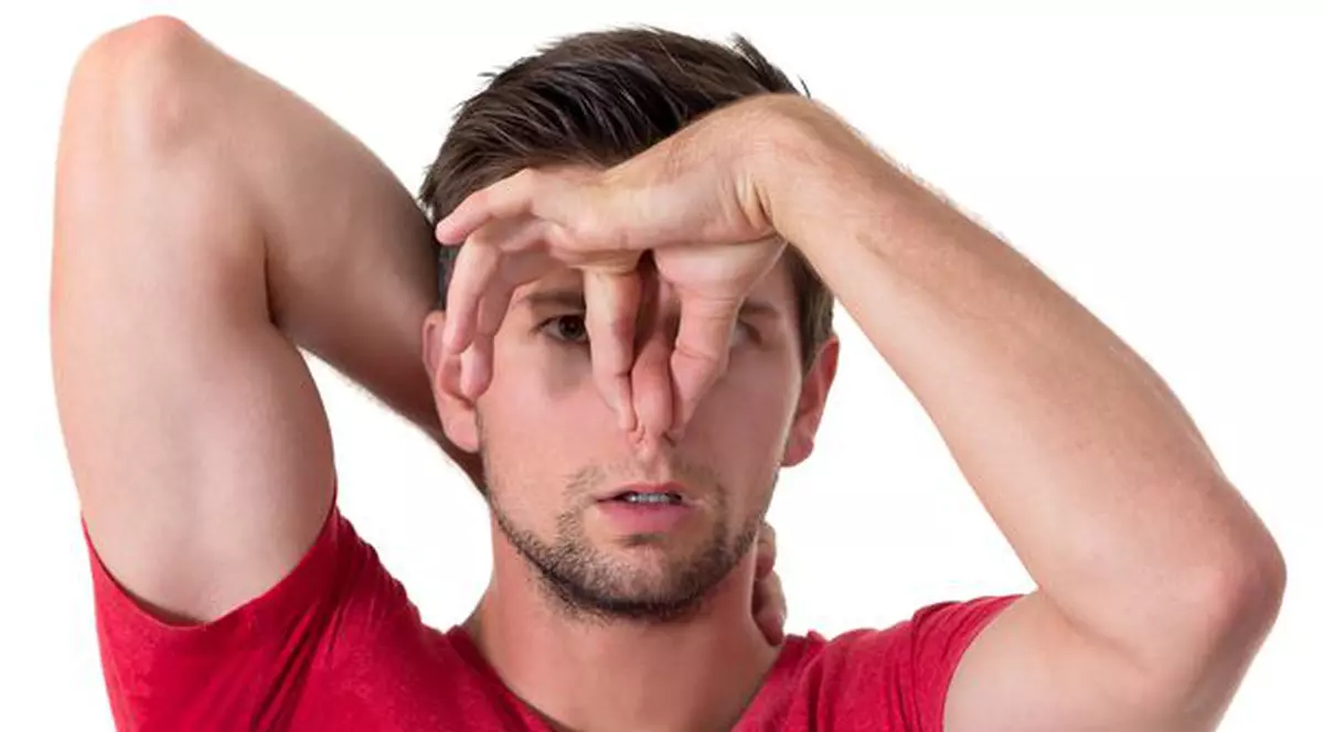 A ce miroase?! Izul transpiraţiei "denunţă" boli grele