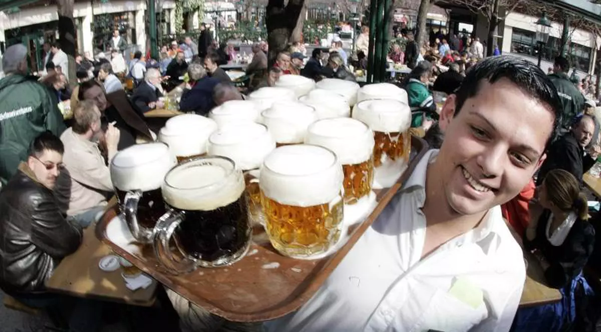 CERCETĂTORII ROMÂNI: Consumul MODERAT de bere poate ÎMBUNĂTĂŢI MEMORIA şi nivelul de atenţie