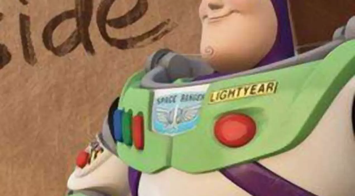 Nu vă lăsaţi copiii nesupravegheaţi în timp ce se uită la desene animate! S-a aruncat pe geam ca să zboare ca eroul din "Toy Story"