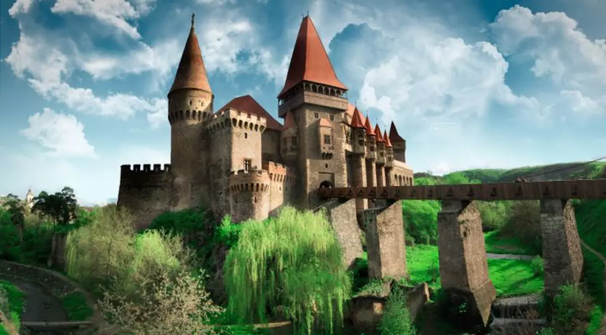 Castelul Corvinilor, un milion de euro din vânzarea biletelor