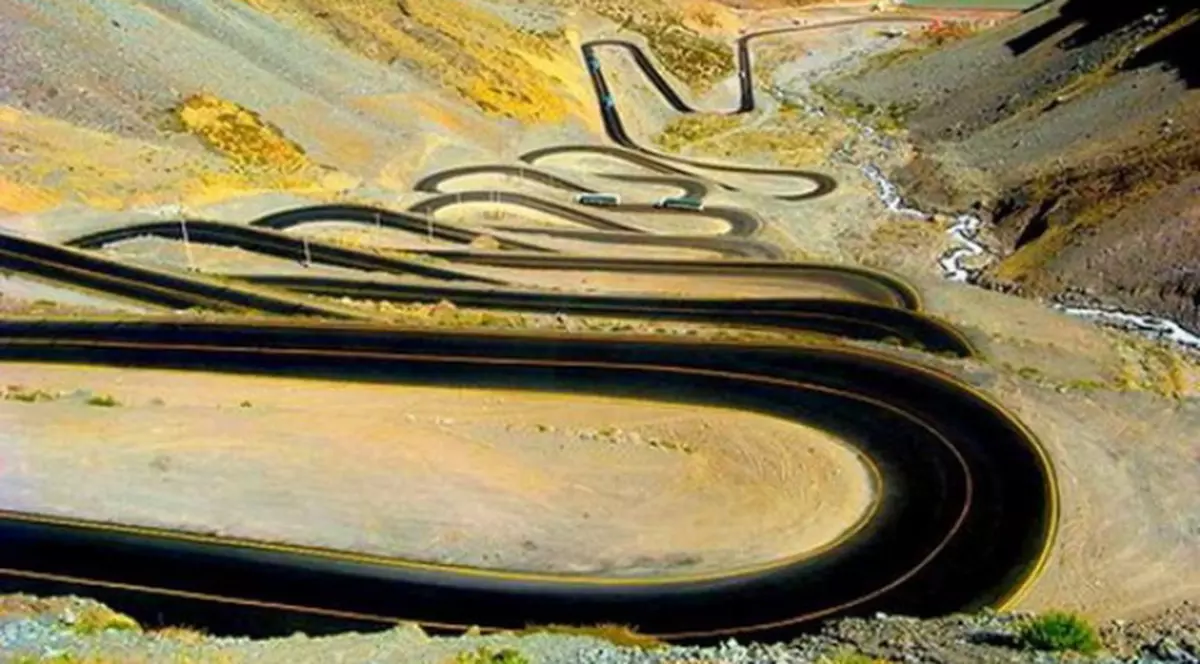 GALERIE FOTO Ai vrea să conduci pe această şosea? Uite cele mai frumoase drumuri din lume