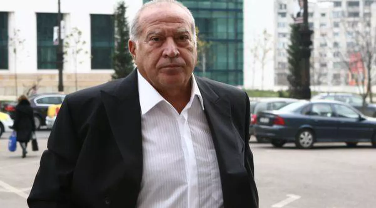 Dan Voiculescu îl ironizează pe şeful statului: „ÎN URMĂ CU UN AN ROMÂNII L-AU TRIMIS PE TRAIAN BĂSESCU...”! Continuarea face toţi banii!