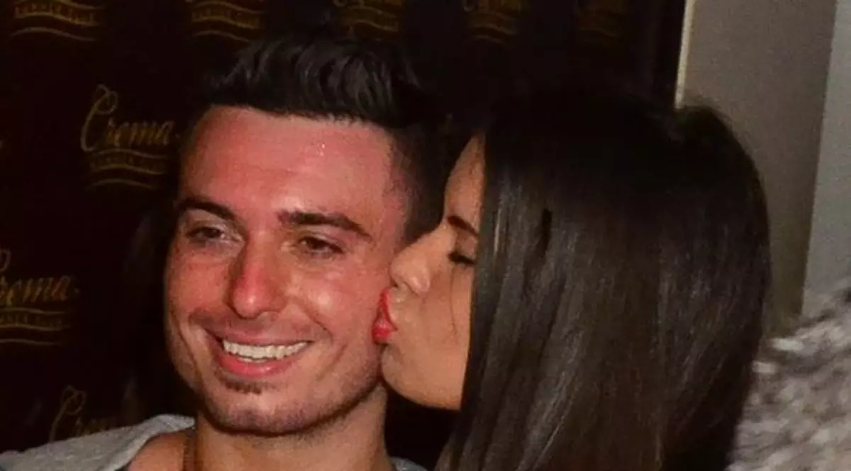 Faydee, asaltat de fane pe litoralul românesc
