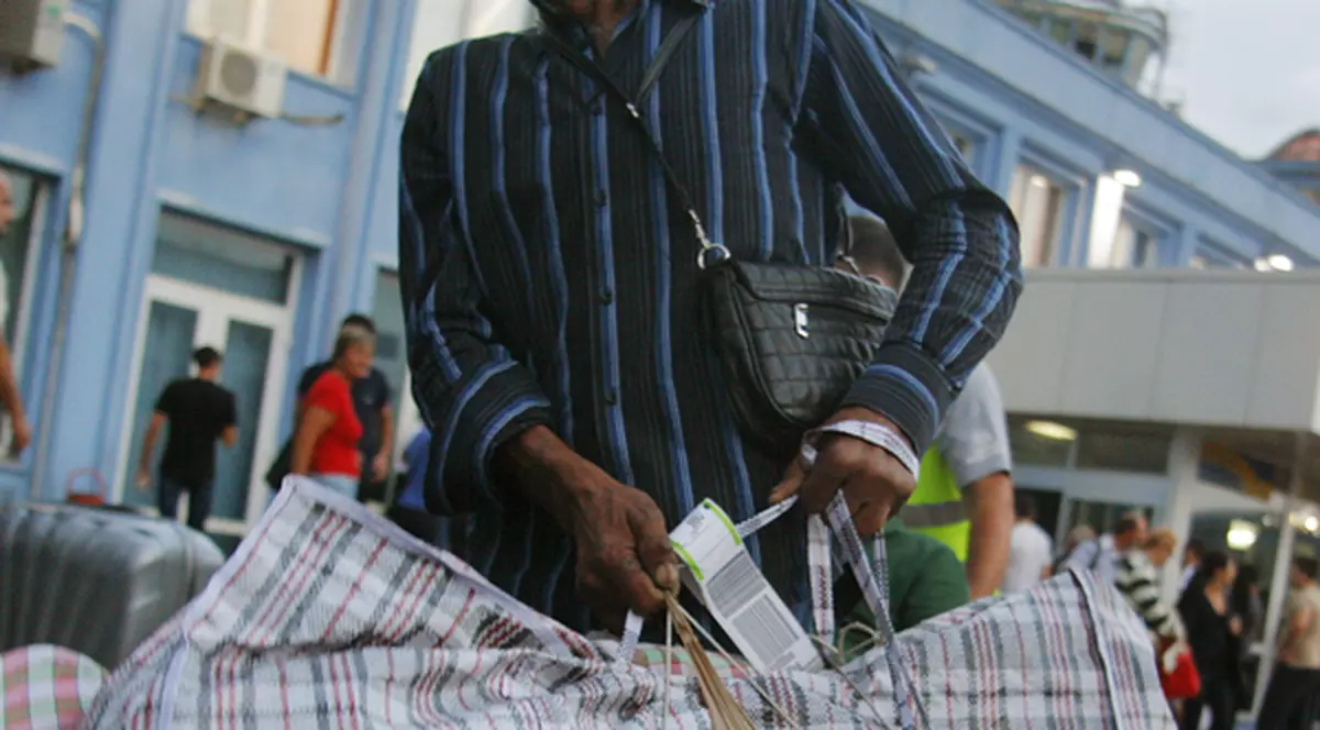 Englezii sunt disperaţi din cauza romilor din România: «Veniţi să îi luaţi la voi acasă!»