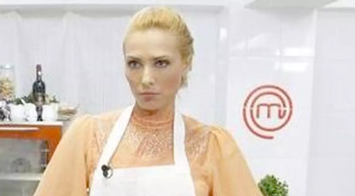 Iulia Vântur a învăţat să gătescă SPECIALITĂŢI INDIENE pentru Salman Khan! Vezi REŢETA felului de mâncare preferat!