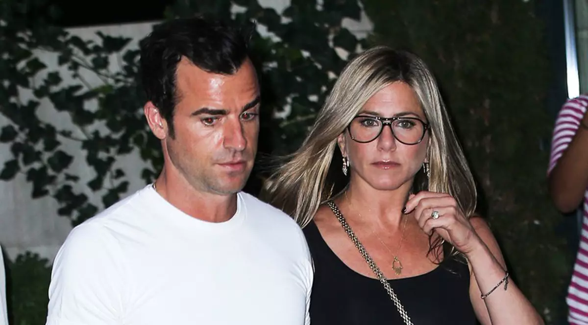 S-a împăcat cu iubitul ei, însă acesta I-A RUPT UN DEGET! Vezi ce a păţit actriţa Jennifer Aniston!