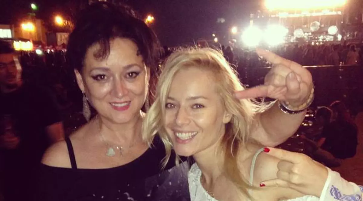 N-o să crezi la ce eveniment şi-a scos Laura Cosoi mama