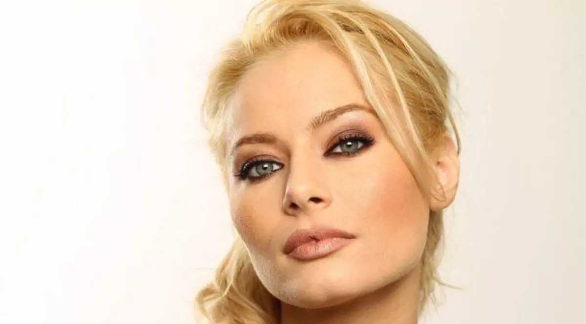 Laura Cosoi E TOPITĂ TOATĂ! "Mă face să zâmbesc în fiecare zi şi mă înconjoară cu iubire!" | FOTO