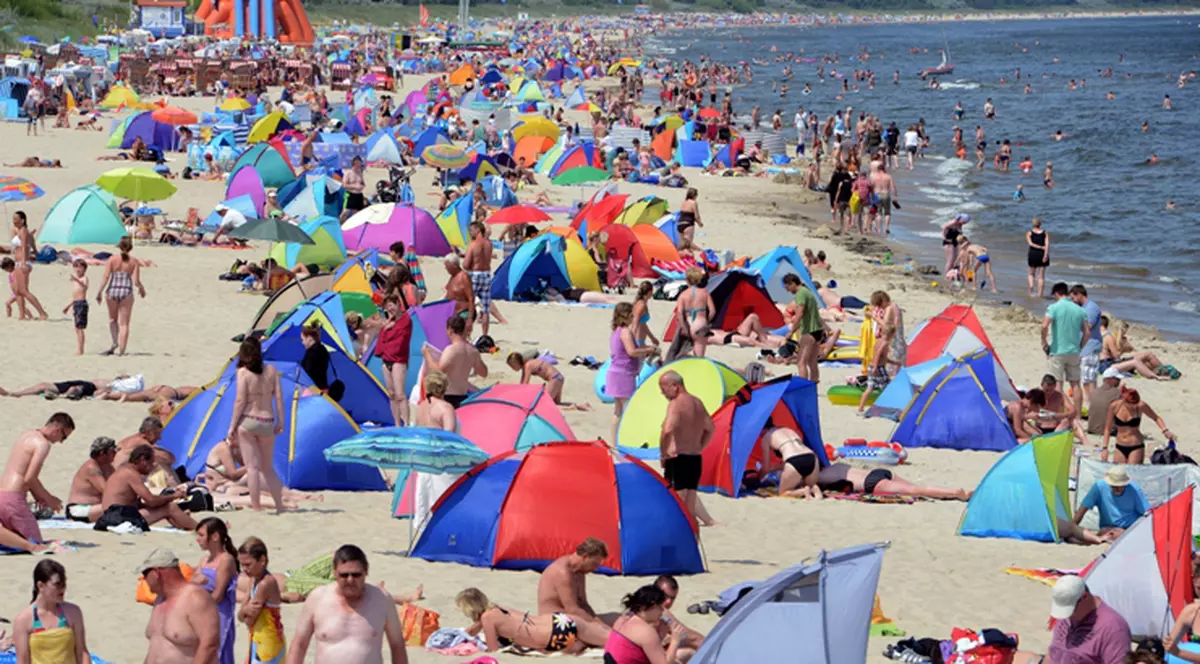 Cercetătorii TRAG UN PUTERNIC SEMNAL DE ALARMĂ! Cremele cu protecţie solară DISTRUG PLAJELE!