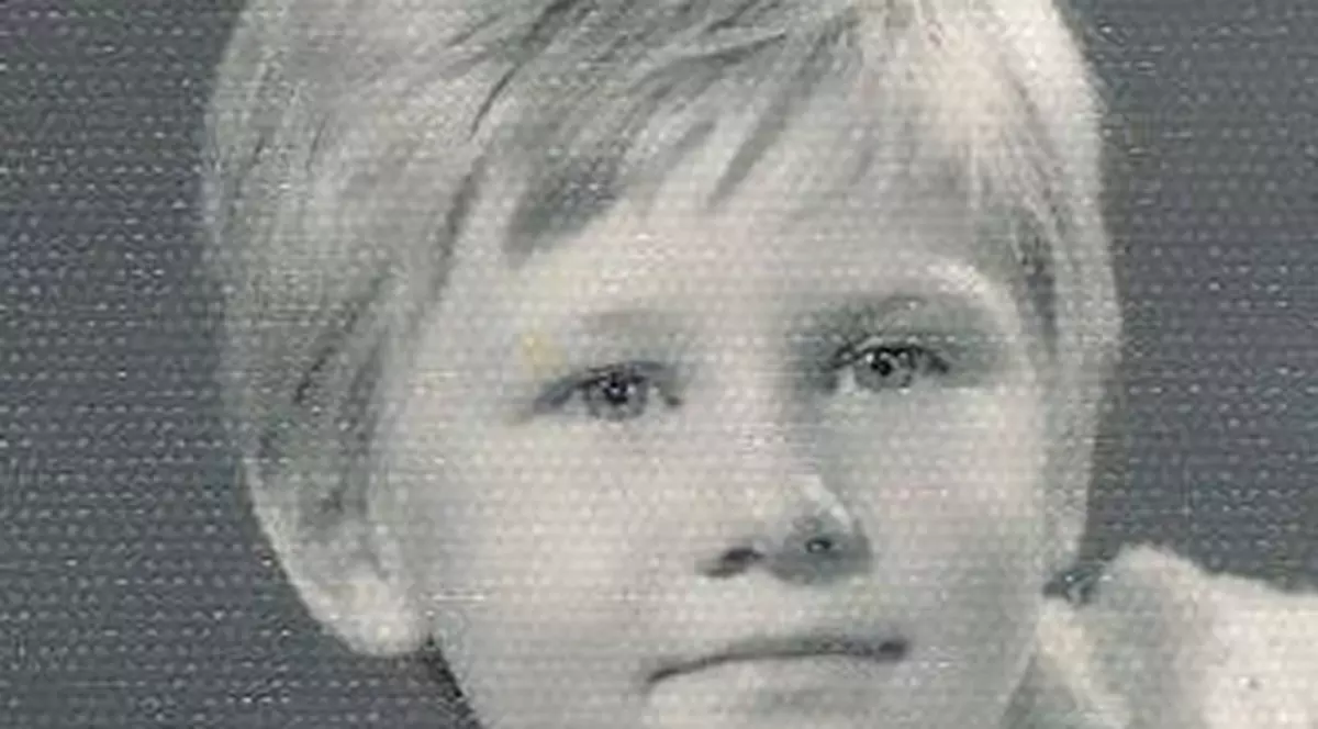Este o celebră creatoare de modă de la noi! O recunoşti? | FOTO