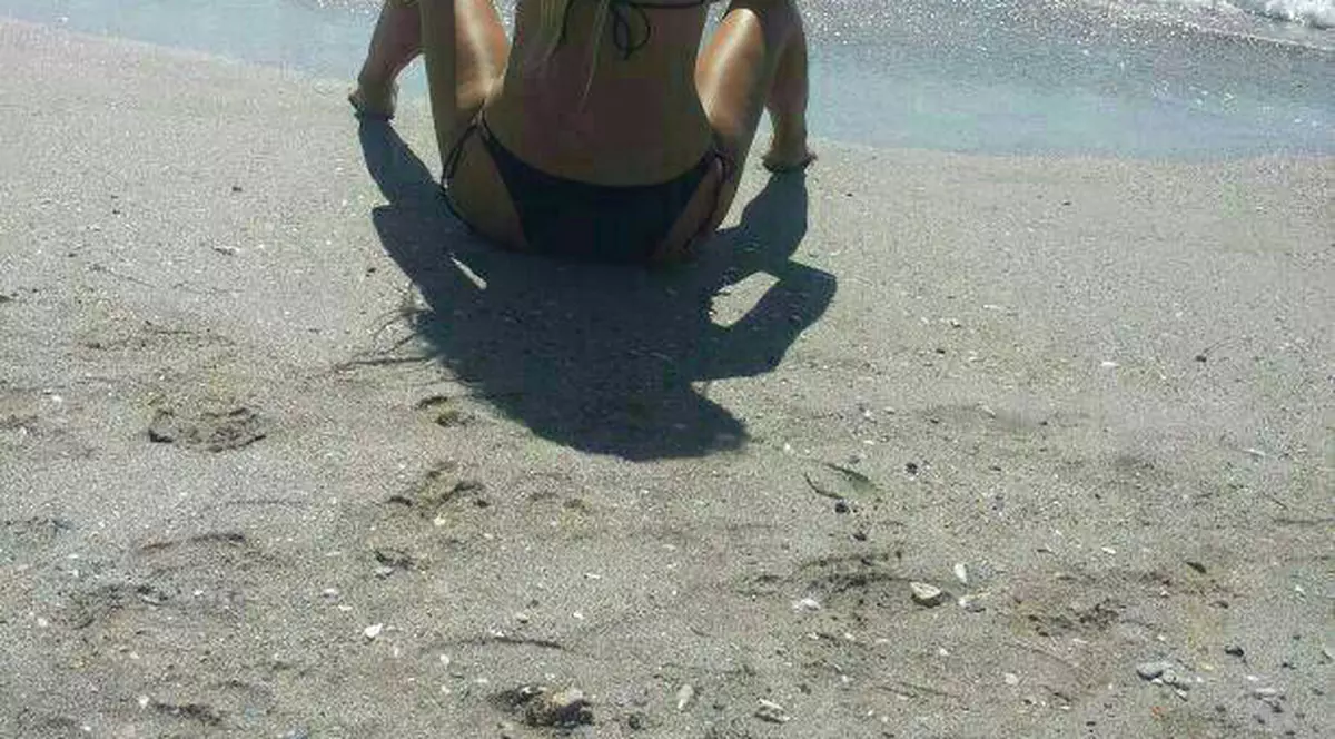 ŞI-A PUS FOIŢĂ DE AUR PE FAŢĂ! Iată ce blondă focoasă caută FRUMUSEŢEA SUPREMĂ