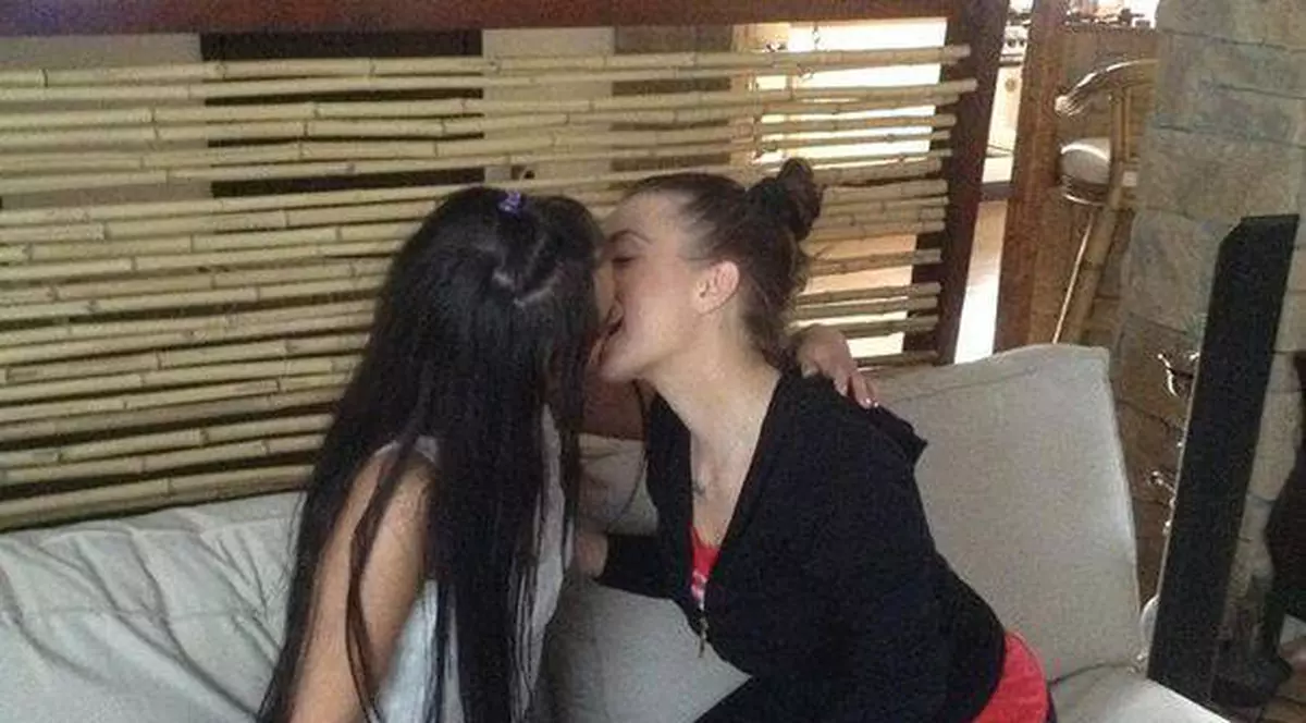 RĂSTURNARE de SITUAŢIE în cazul "SURORILOR LESBIENE". ROLLER SIS au RECUNOSCUT că totul a fost O FĂCĂTURĂ! Vezi ce au spus!