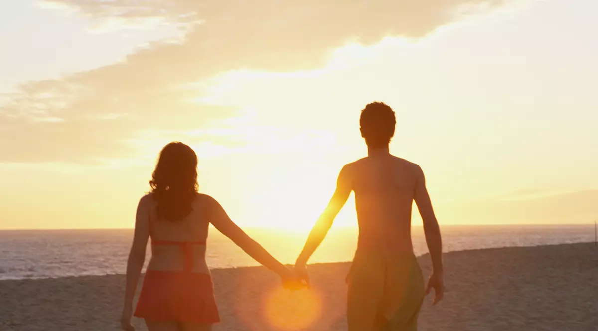 Plimbările pe malul mării tratează sinuzita. De vină sunt aerosolii marini care se formează prin lovirea valurilor de ţărm 