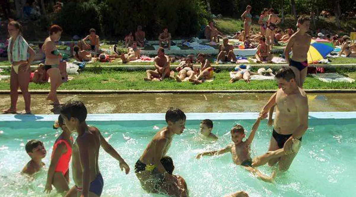 Vă place să mergeţi la piscină? Iată pericolele care vă pândesc!