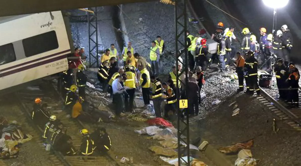 TRAGEDIE IN SPANIA | Cotidianul El Pais: "Trenul circula cu o viteză de 190 de kilometri pe oră pe un tronson unde limita era de 80"