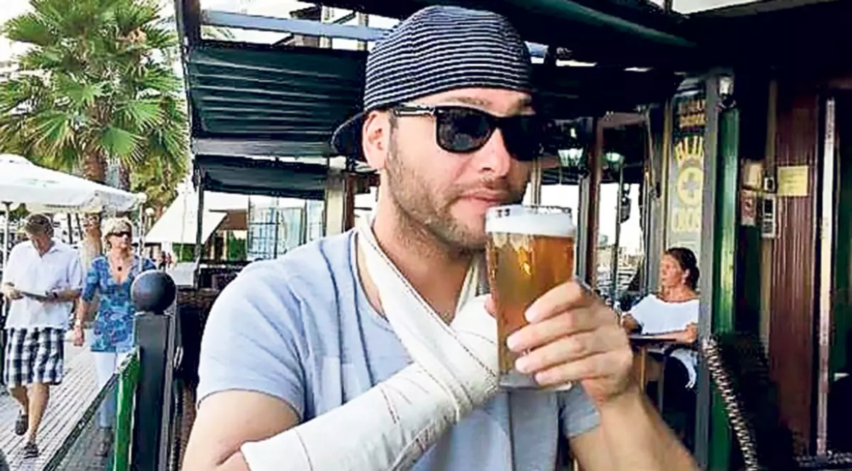 Bitză şi-a rupt mâna în concediu