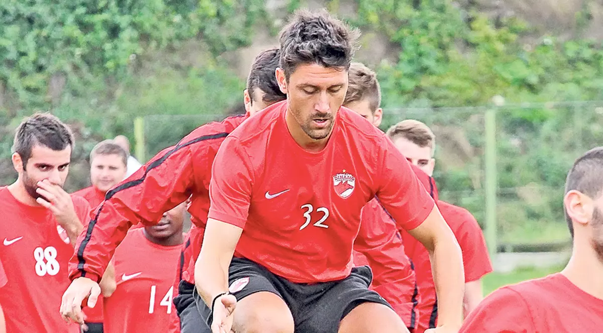 EXCLUSIV | Internaţionalul Ciprian Marica dă cu flit Stelei!