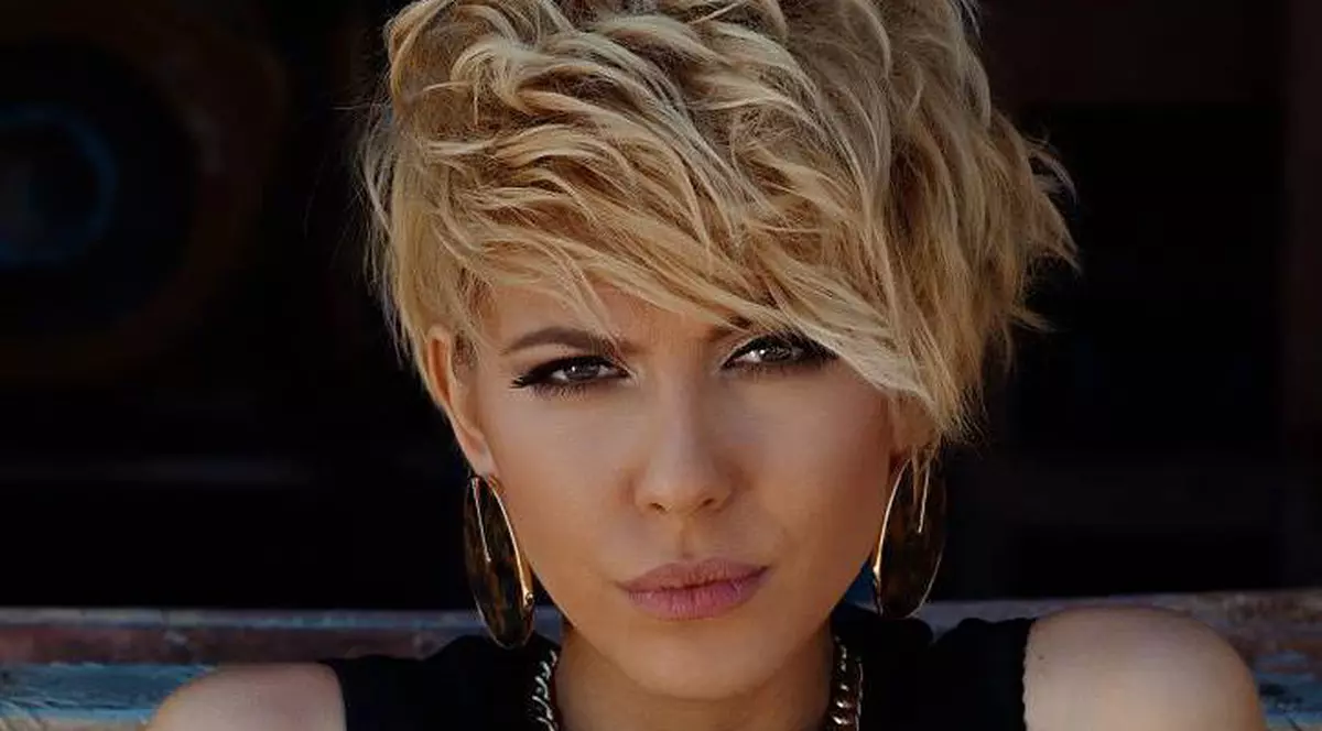 Sore şi-a făcut o SCHIMBARE RADICALĂ de LOOK! Vezi cum arată cu PĂRUL LUNG! FOTO