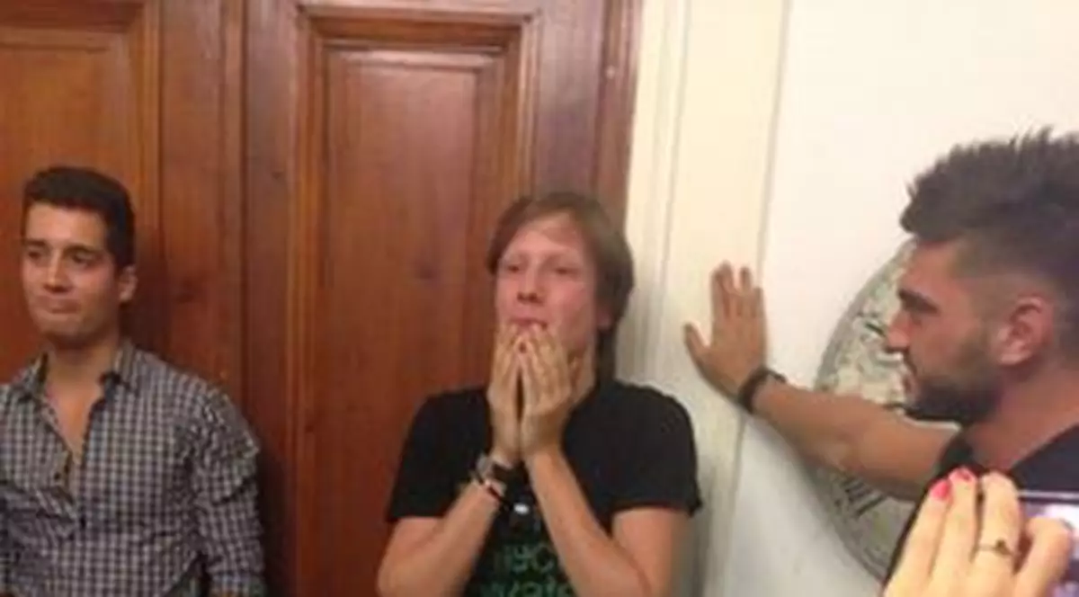 Bubu din "LaLa Band" PĂRĂSEŞTE formaţia pentru a pleca la studii în America. Vezi ce PETRECERE SURPRIZĂ i-au făcut prietenii! FOTO