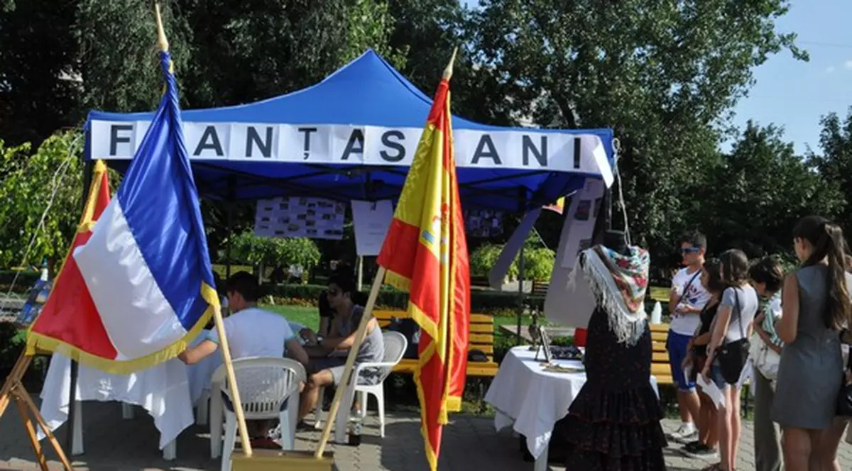 Parlamentul Local al Tinerilor, ÎN ACŢIUNE! Iată cum au reuşit o mână de liceeni entuziaşti să organizeze un EVENIMENT INEDIT! FOTO
