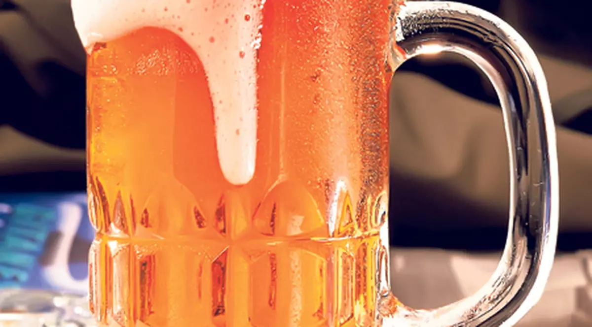 Doi vasluieni s-au bătut reciproc cu halbele de bere. Unul din ei a ajuns la spital desfigurat