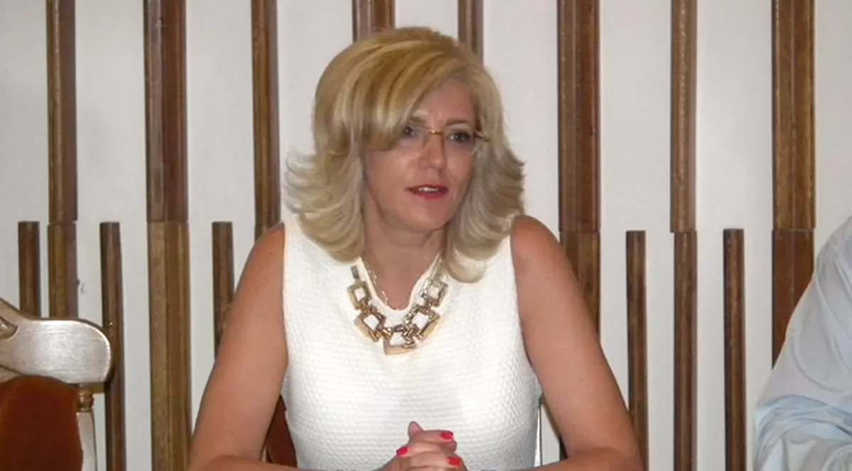 Corina Creţu CERE RETRAGEREA decoraţiei lui Tokes! Băsescu A REFUZAT aceeaşi cerere venită din partea lui Ponta!