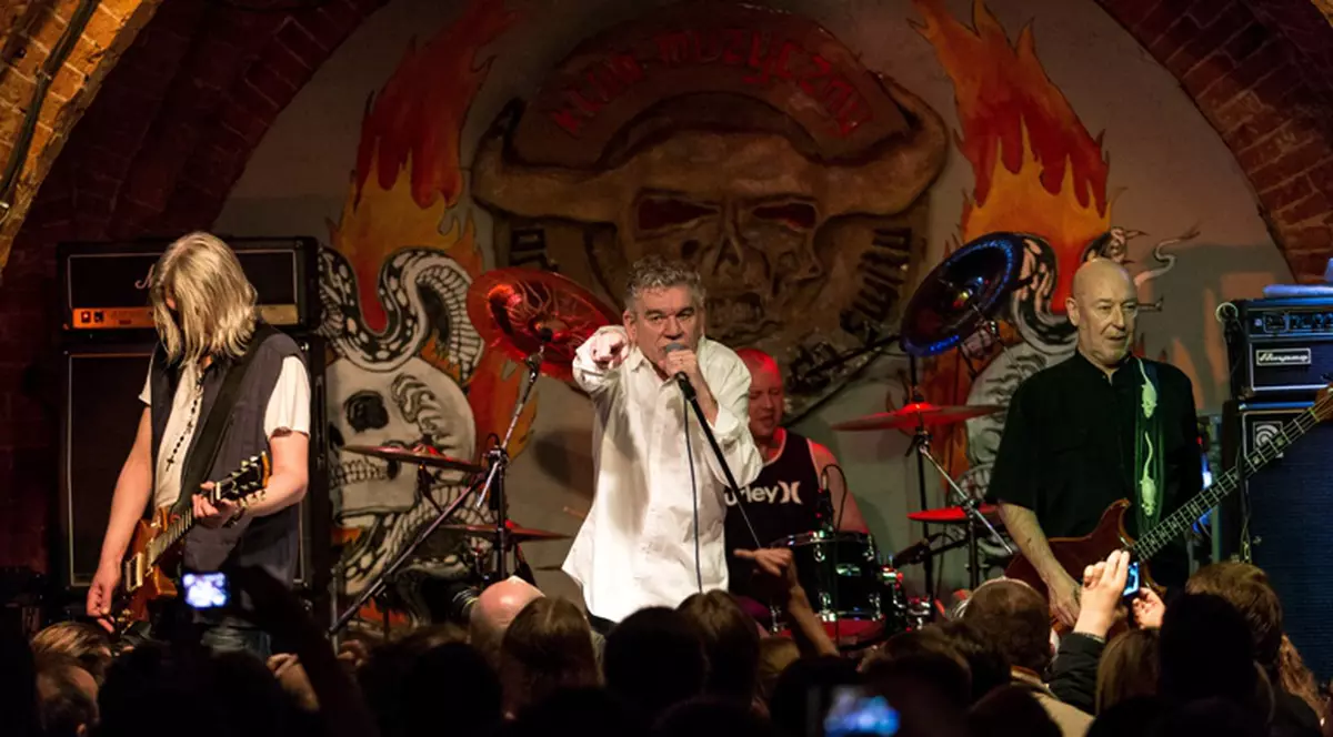 Un LEGENDAR ROCKER şi-a anunţat RETRAGEREA din MOTIVE MEDICALE!