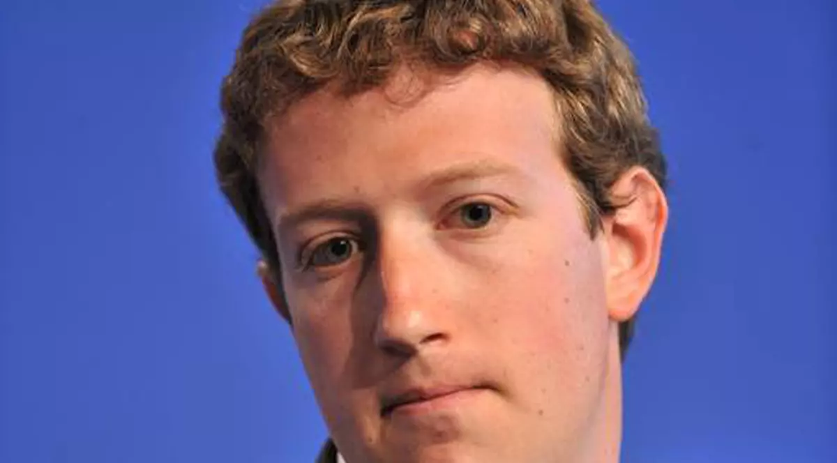 CHIAR ŞI LUI I S-A ÎNTÂMPLAT! Pagina de Facebook a lui Mark Zuckerberg, creatorul reţelei de socializare, A FOST SPARTĂ!