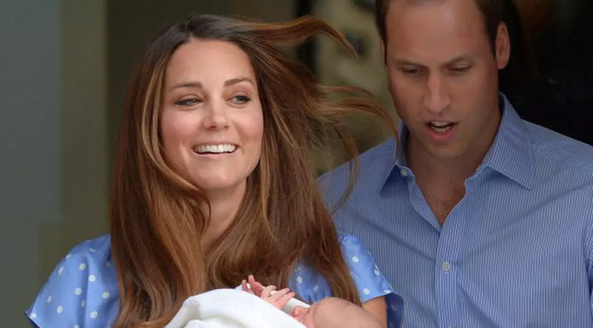 Vezi certificatul de naştere al bebeluşului regal!