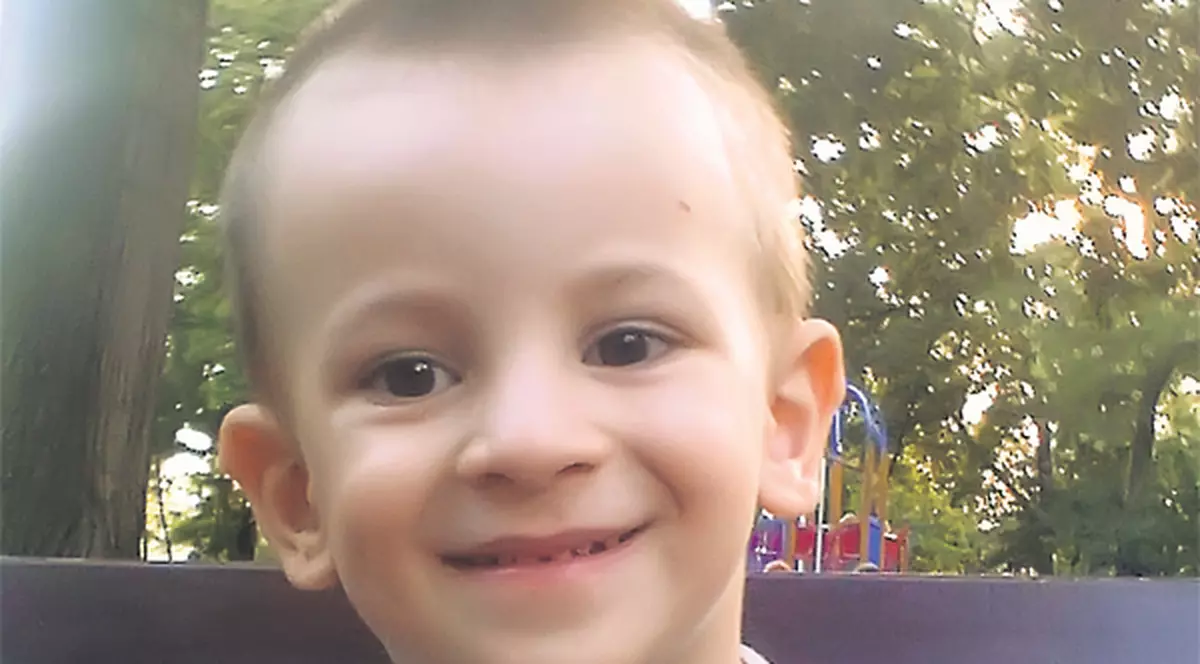 Darius mai are nevoie de 500 €. Băiețelului cu diabet îi este necesar un aparat pe bază de ultrasunete