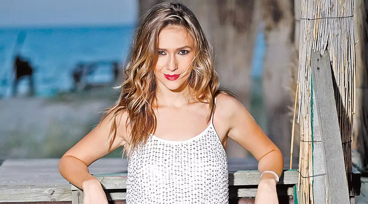 INTERVIU | Adela Popescu: «Am timp şi de muzică, şi de filmări»