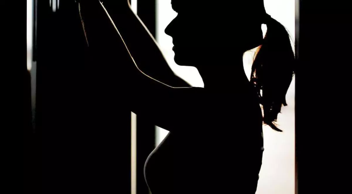 Alertă pe aeroporturile din India! Agenţii de securitate caută explozibil în silicoane