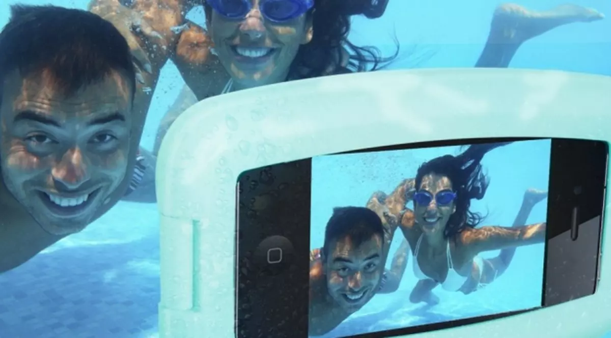 Şi telefonul poate face baie!