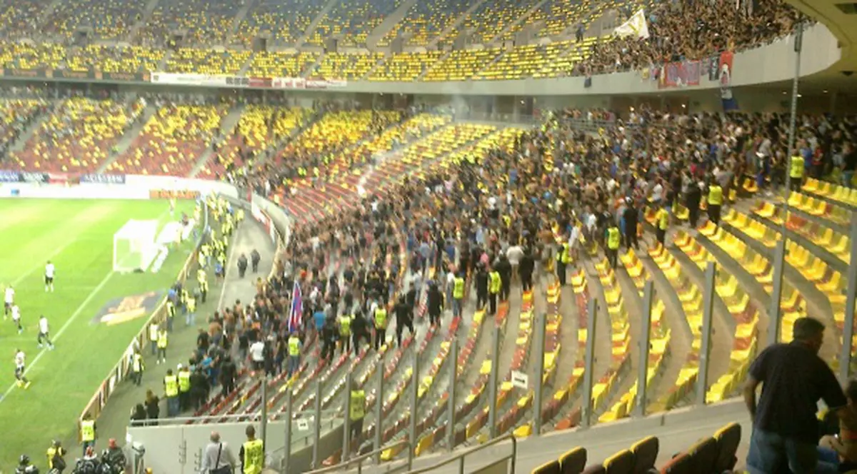 INCIDENTE ÎNTRE SUPORTERI la marele derby DINAMO-STEAUA