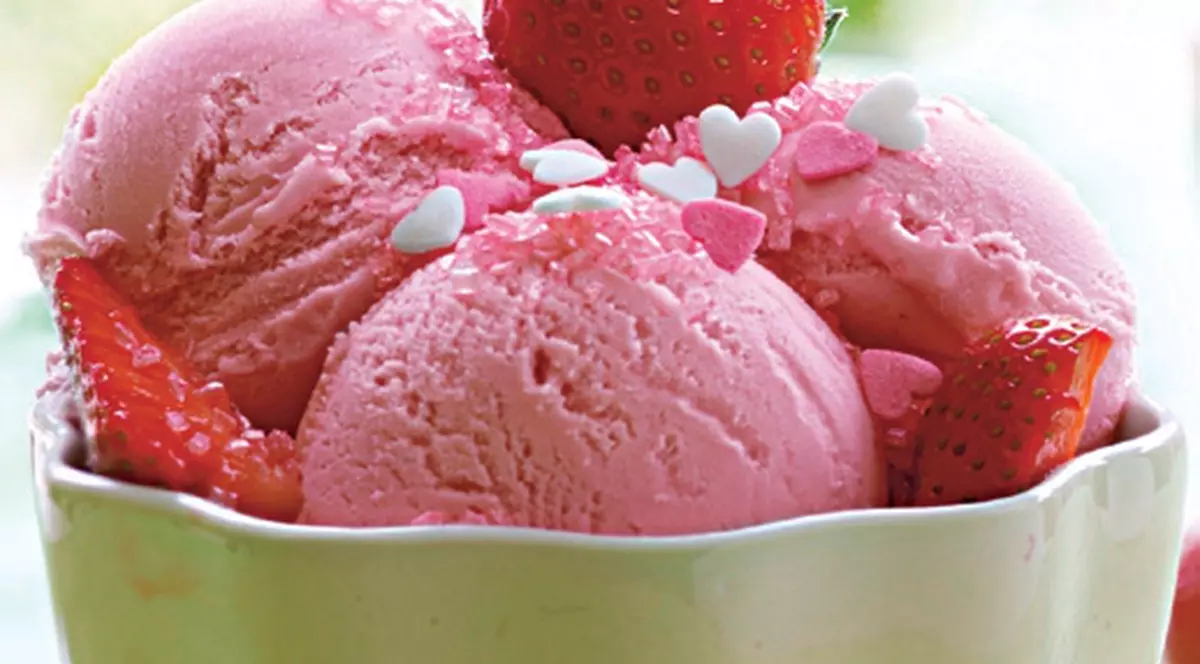 GRĂBEŞTE-TE PÂNĂ NU TRECE VARA DE TOT! Îngheţată de căpşune