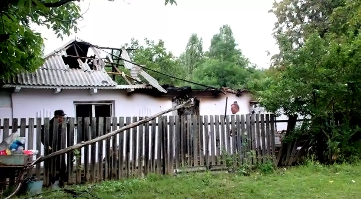 Socrul mic a incendiat casa şi apoi s-a spânzurat, cu două zile înainte de nuntă